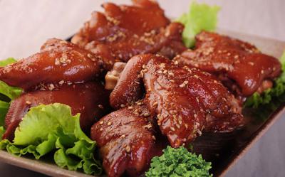 四川特色烤豬蹄技術培訓，用法考究美容之佳品